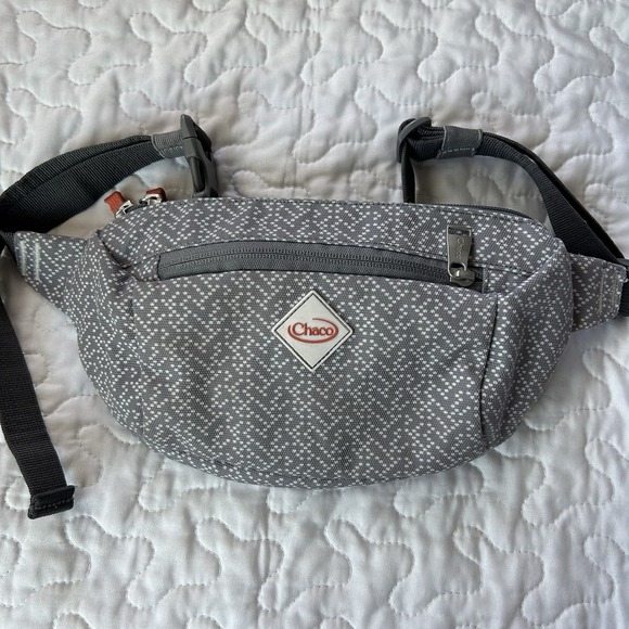 Chaco Other - Chaco Waist Fanny Pack Gray White